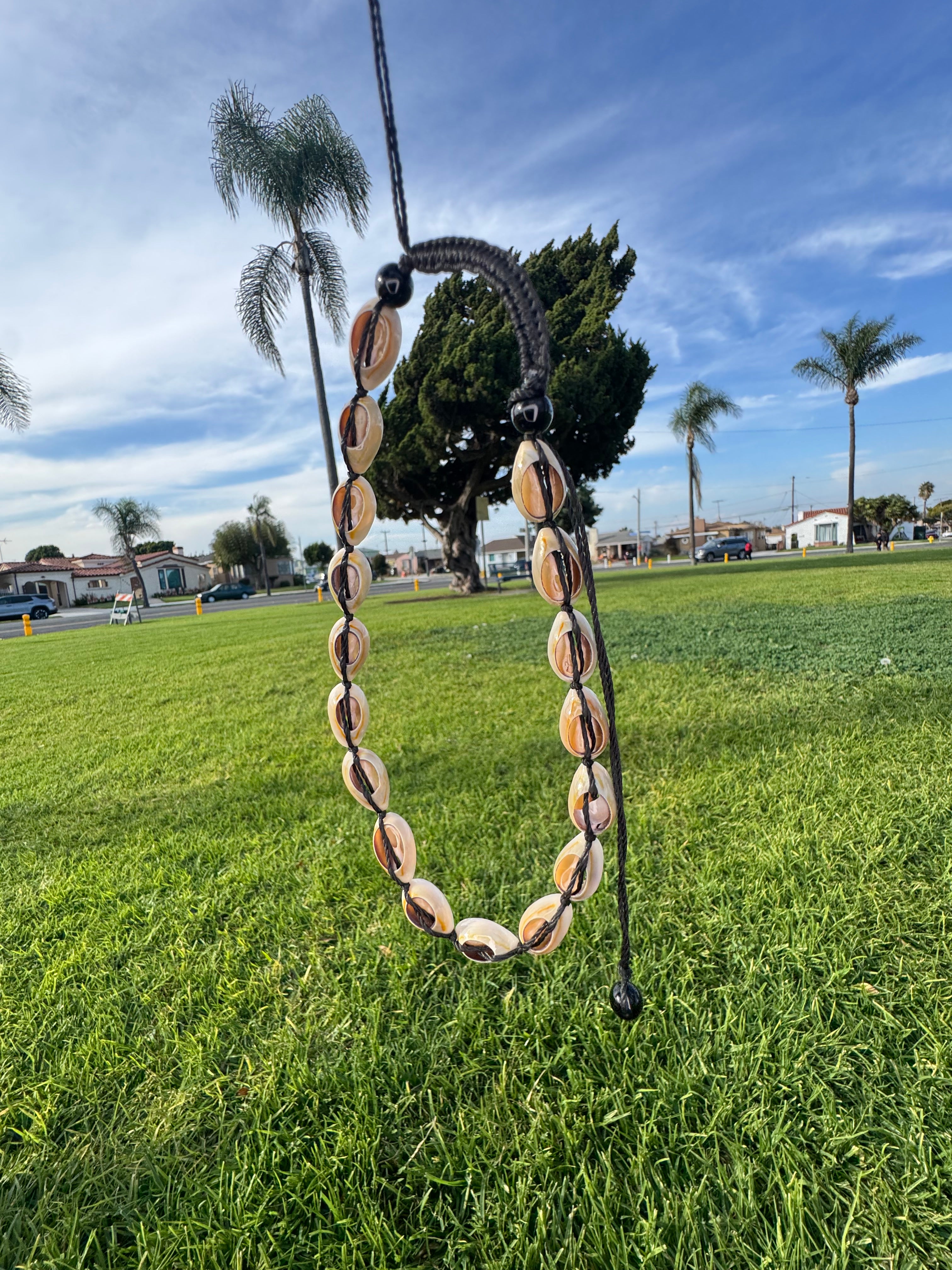 ADJUSTABLE Cowrie Shells